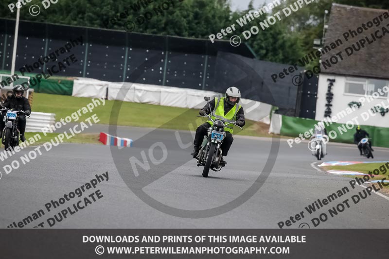 Vintage motorcycle club;eventdigitalimages;mallory park;mallory park trackday photographs;no limits trackdays;peter wileman photography;trackday digital images;trackday photos;vmcc festival 1000 bikes photographs